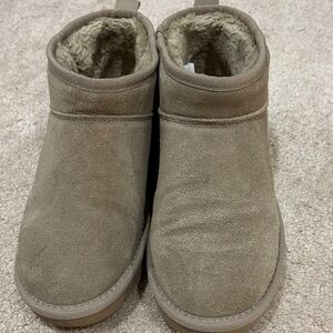 Cozy Tan Women's Slip-On Shoes Brand New 8.5